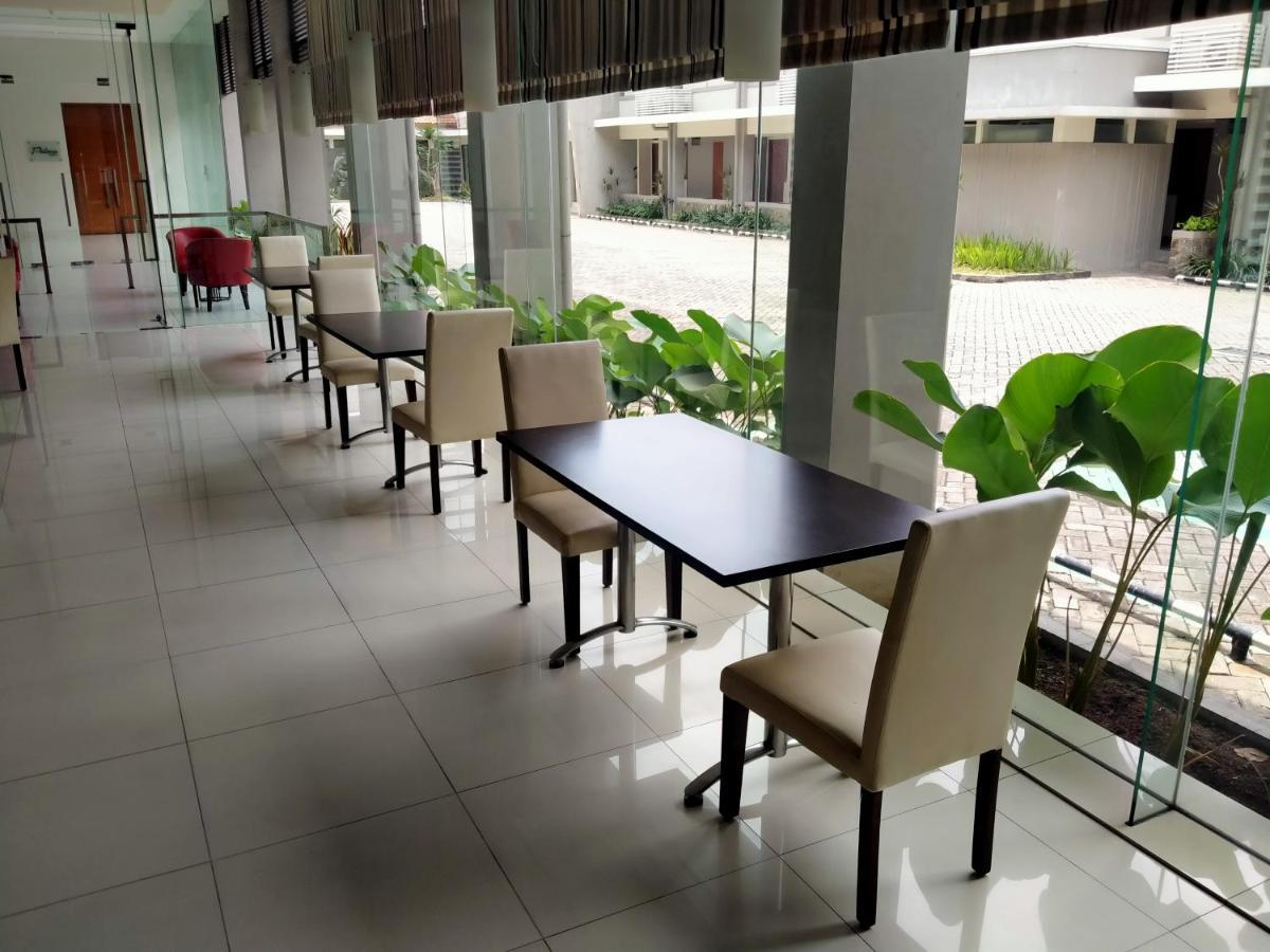 Hotel Quirin Semarang Exterior photo