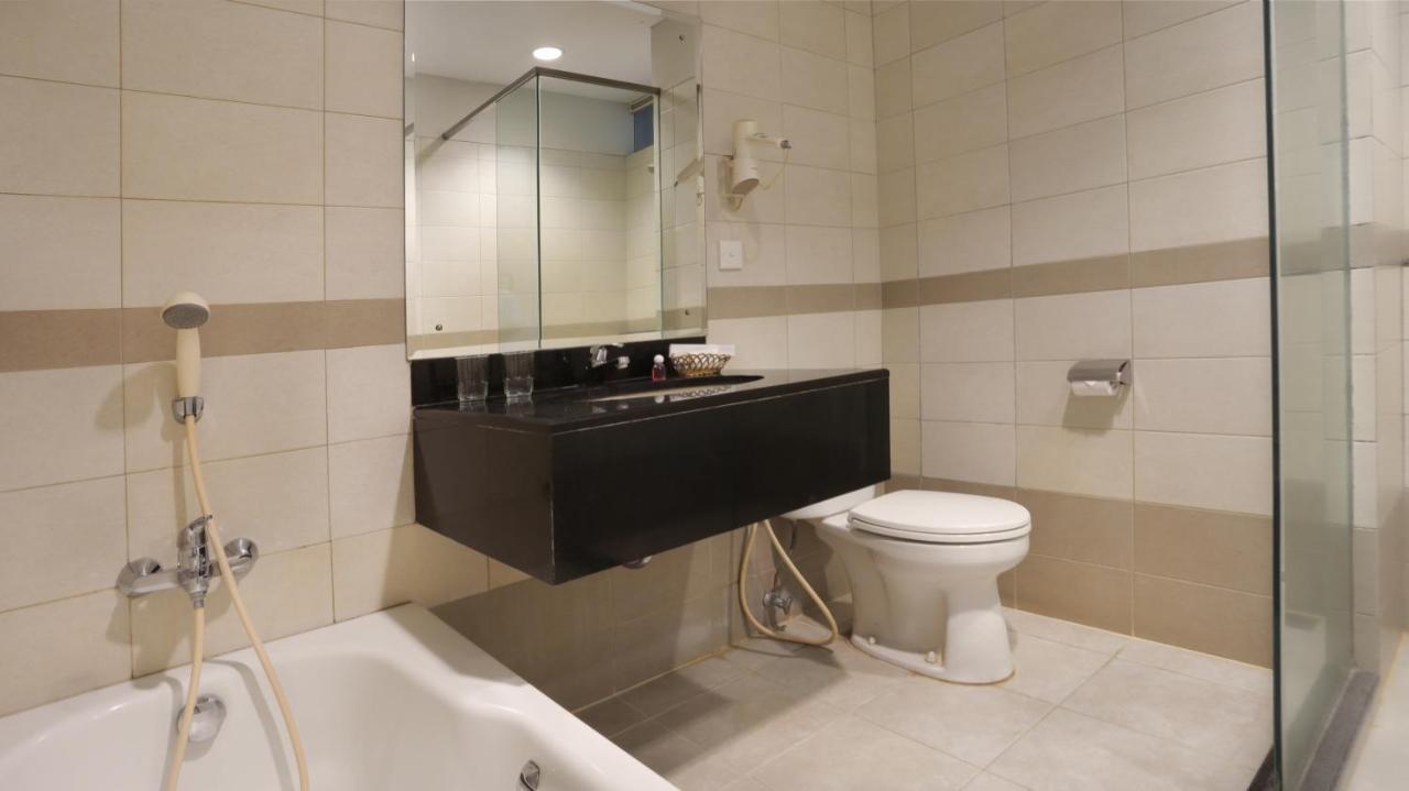 Hotel Quirin Semarang Exterior photo