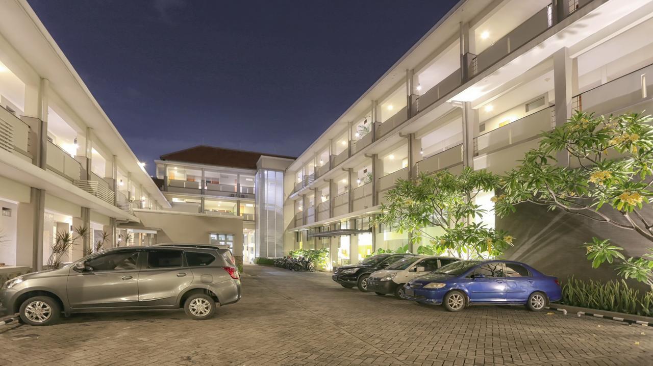 Hotel Quirin Semarang Exterior photo