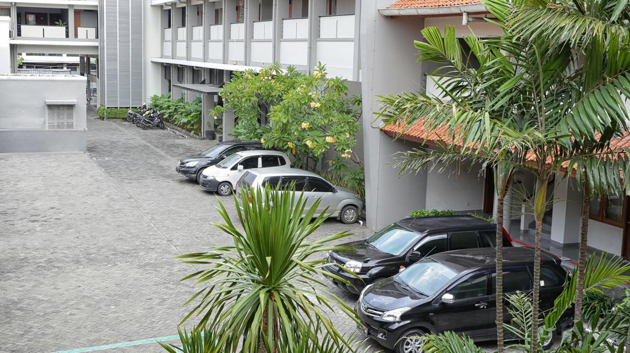Hotel Quirin Semarang Exterior photo
