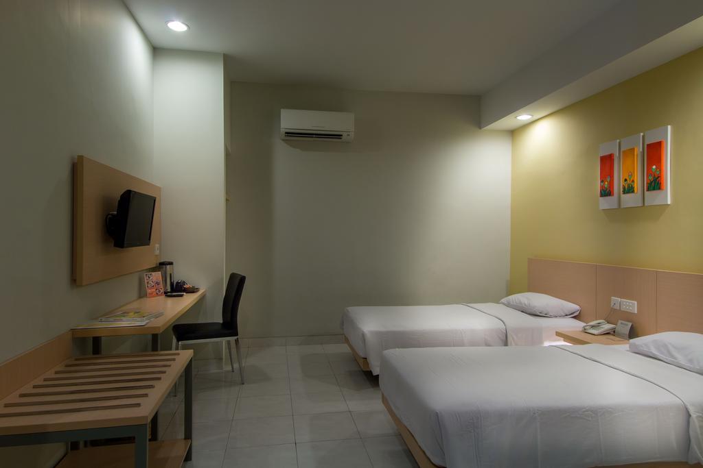 Hotel Quirin Semarang Room photo
