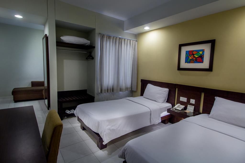 Hotel Quirin Semarang Room photo
